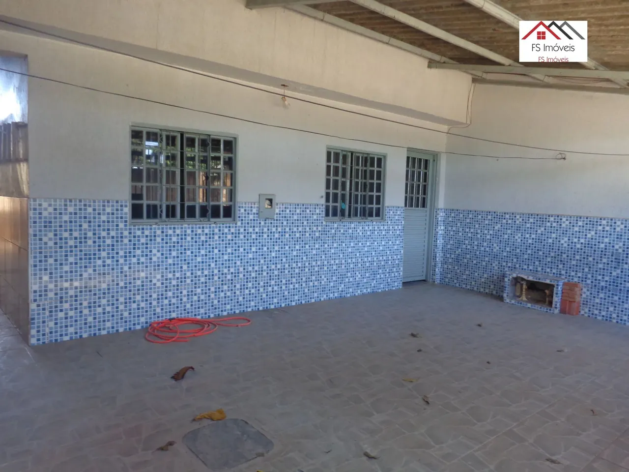 QR 111 Ótima Casa com 3 Quartos Mais 1 Casa de Fundos Escriturada em Samambaia Sul DF