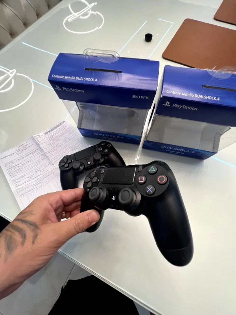 2 CONTROLES DE PS4 ORIGINAL SONY - NOVO - Foto 4