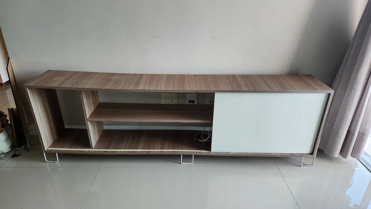 Rack de TV com Prateleira e porta deslizante
