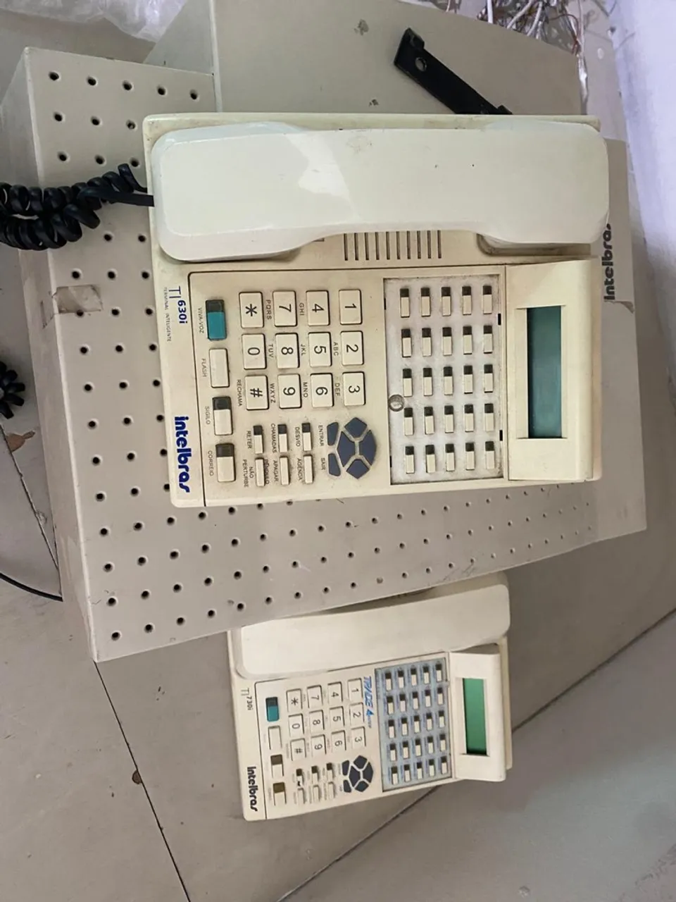 Itens para escritório telefone relógio de ponto