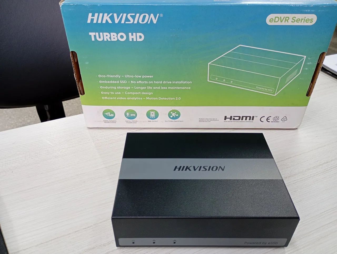 DVR turbo hikvision DS-E04HGHI-B Ja com SSD  - Foto 2