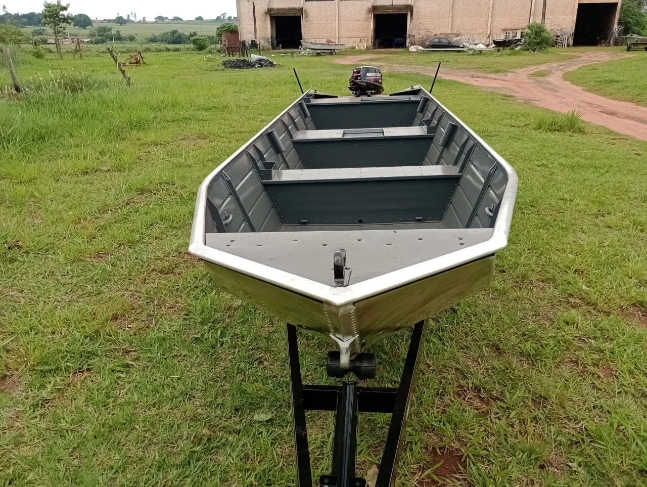 Barco de alumínio