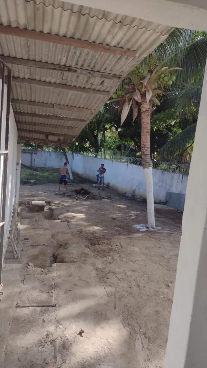 Vende-se sítio medindo 15x90 o espaço dispõe, área de abate de aves, galpão e escritório