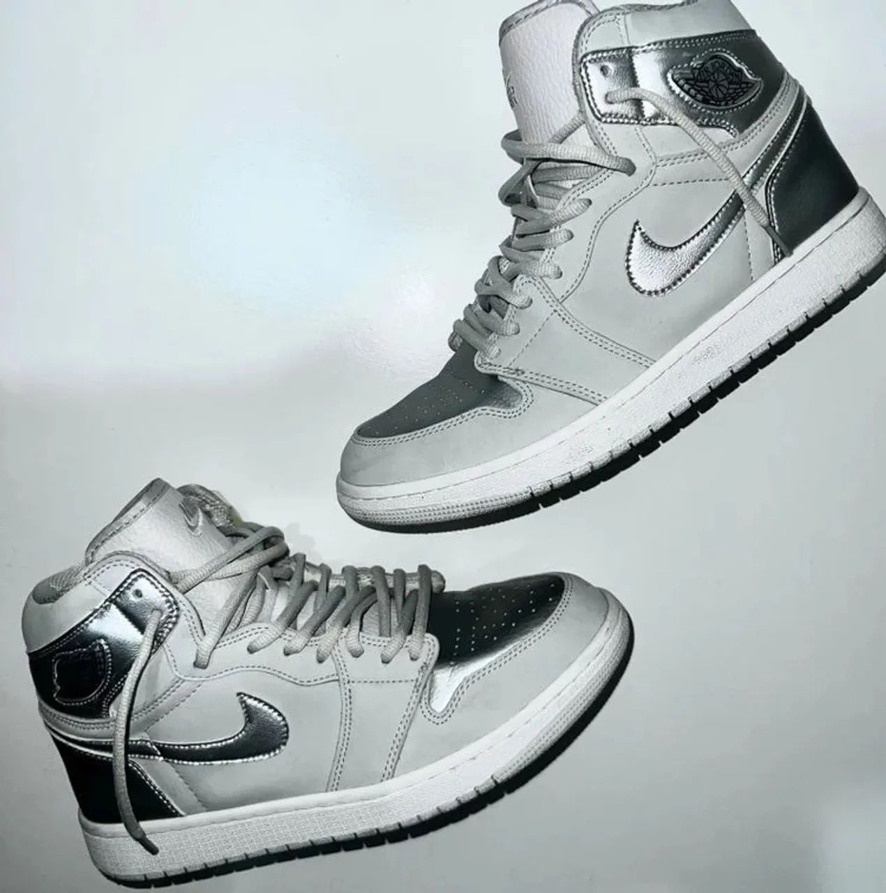 Tênis Air Jordan 1 Low Silver - Foto 2