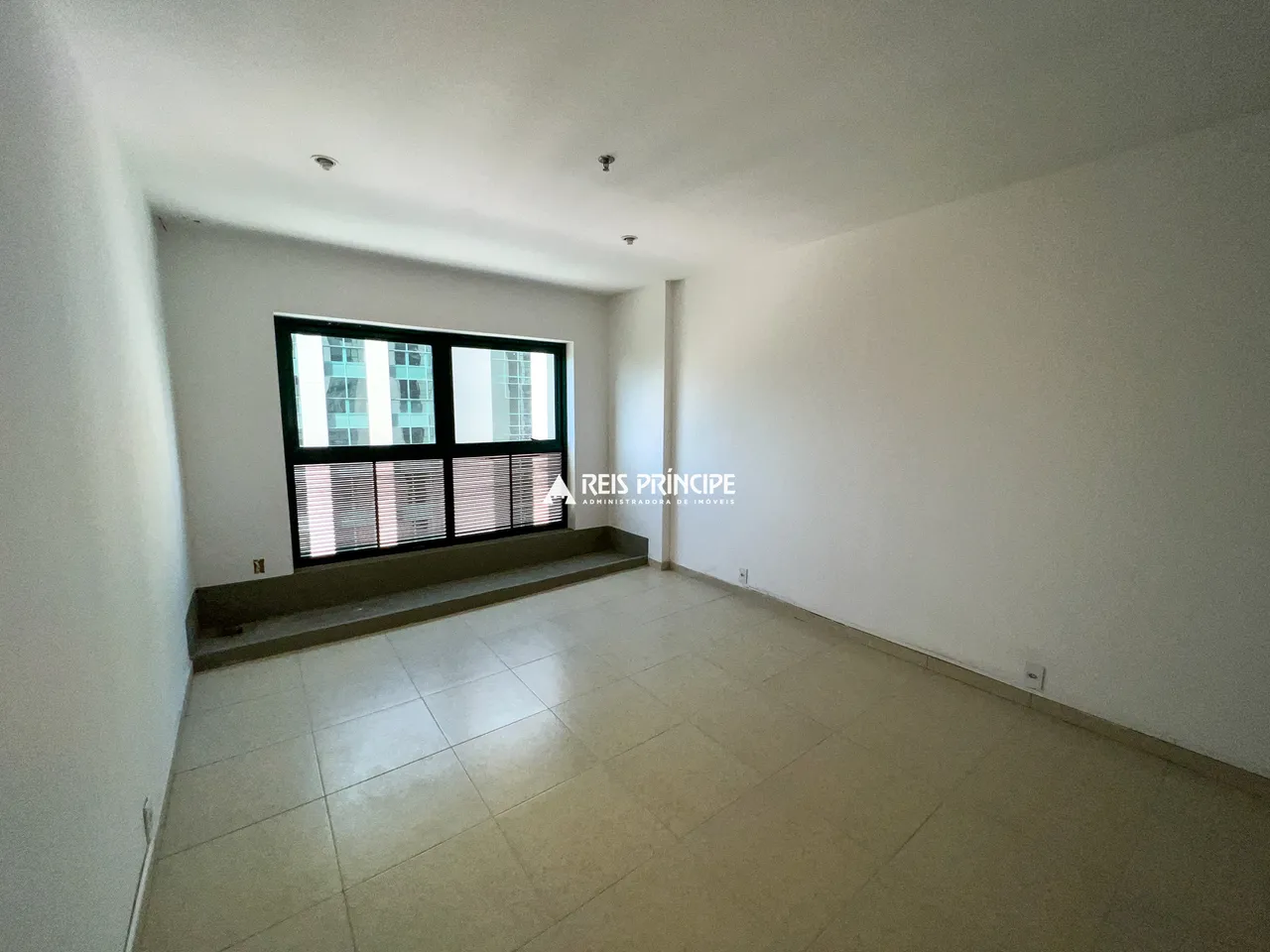 SALA COM 36M² PARA LOCAÇÃO NA BARRA DA TIJUCA