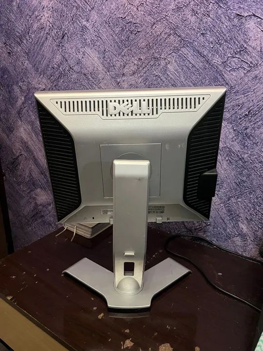 Monitor Dell funcionando perfeitamente 