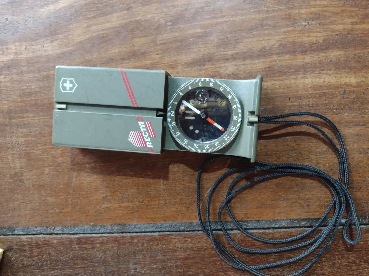 Bússola Recta Suíça DP-2 para Camping e Aventura