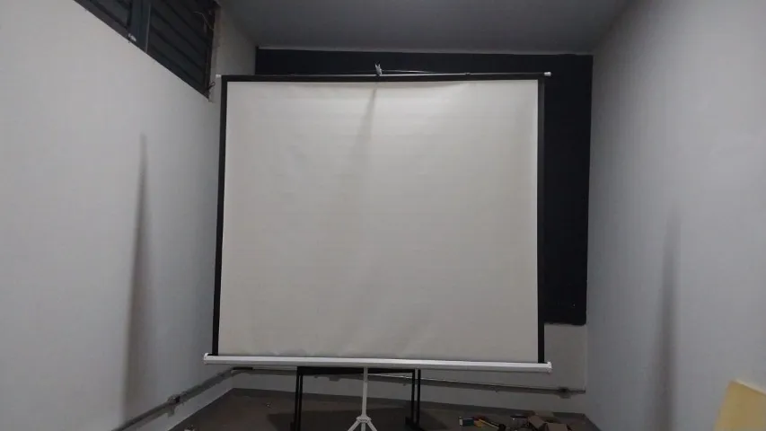 Tela de Projeção Com Tripé Sumay - SEMINOVA- ALTA QUALIDADE