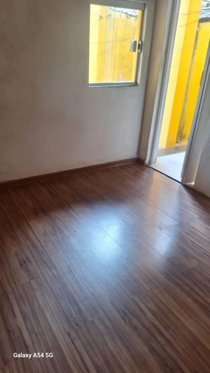 Alugo apto no Bairro Guarani. Rua Democratas RS 800,00