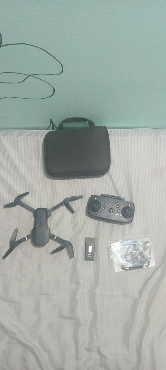 Vendo um drone que precisa de reparos