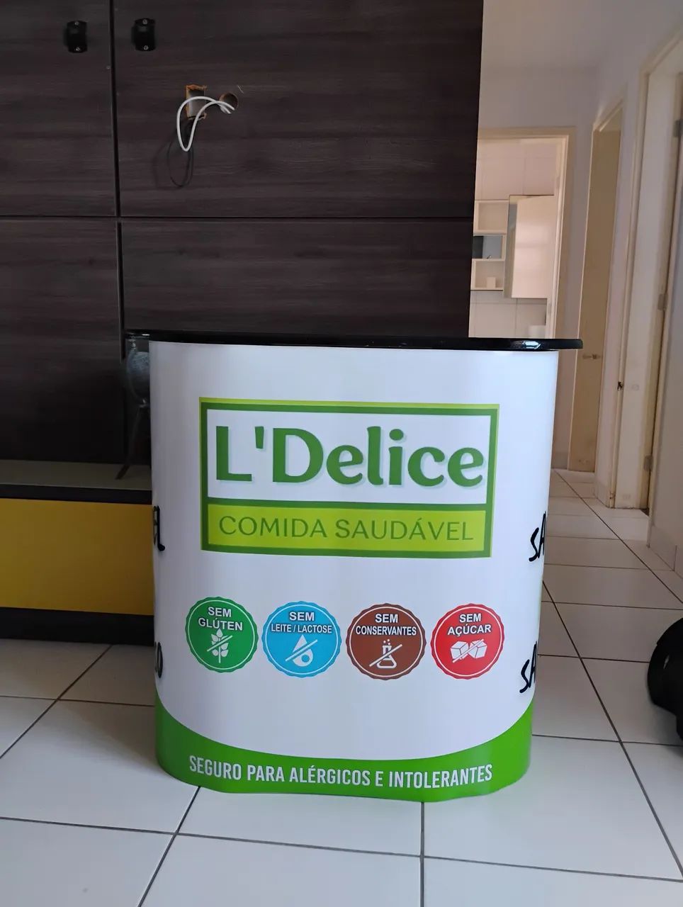 Balcão Promocional usado PDV ou Degustação - Montável resistênte e Importado - Foto 5