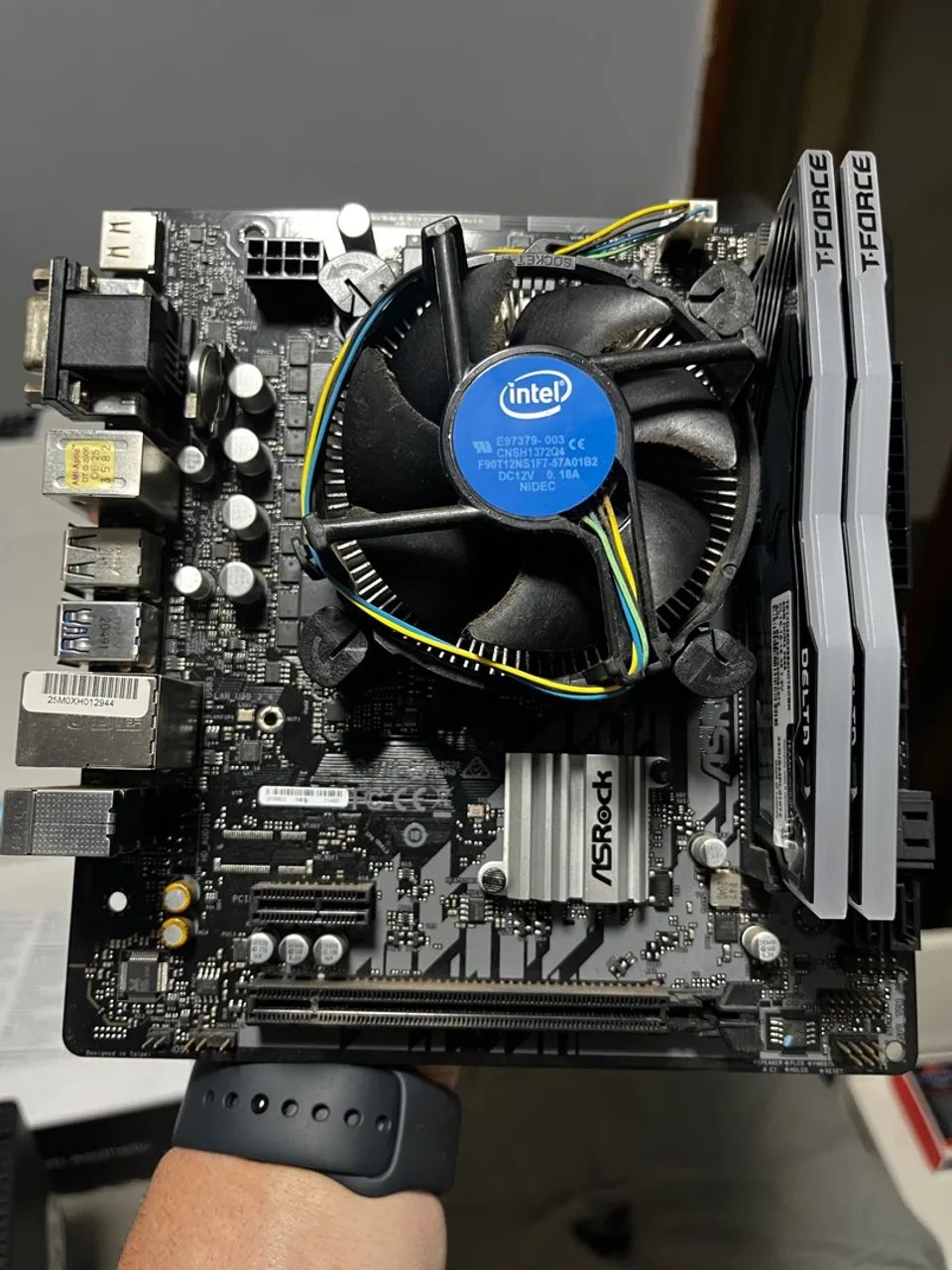 Placa-Mãe ASRock + Processador i5 10°+ memórias 