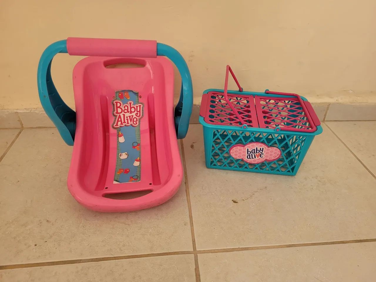 Cadeirinha e Cesta Baby Alive