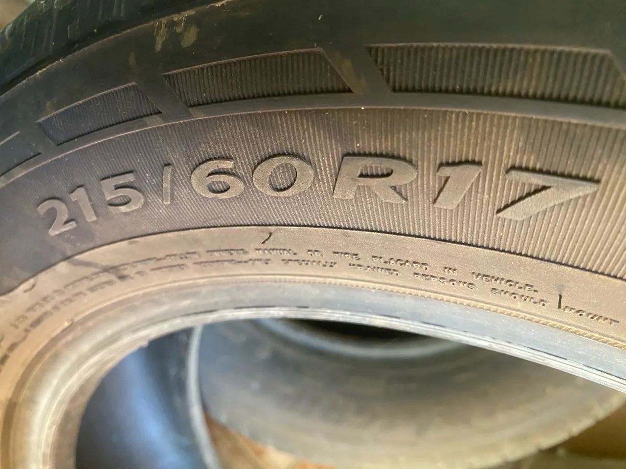 Pneus Goodyear 215/60/17 - 98% de Borracha - Foto 2
