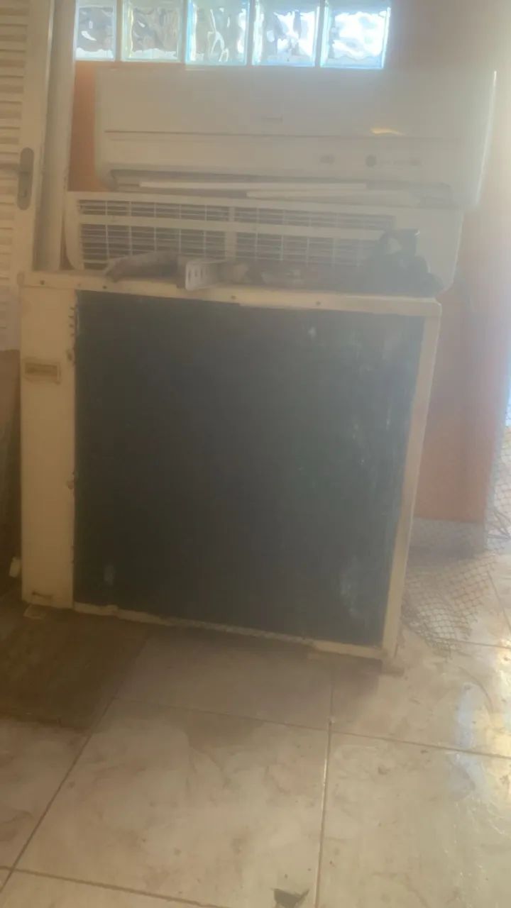 Vendo 2 aparelhos de Ar-condicionados de 22.000 BTUs em bom estado - Desapego - Foto 3