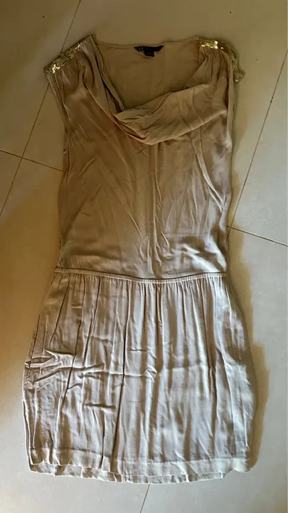 Vestido Bege tam M com Detalhe em Dourado em santa cruz do sul