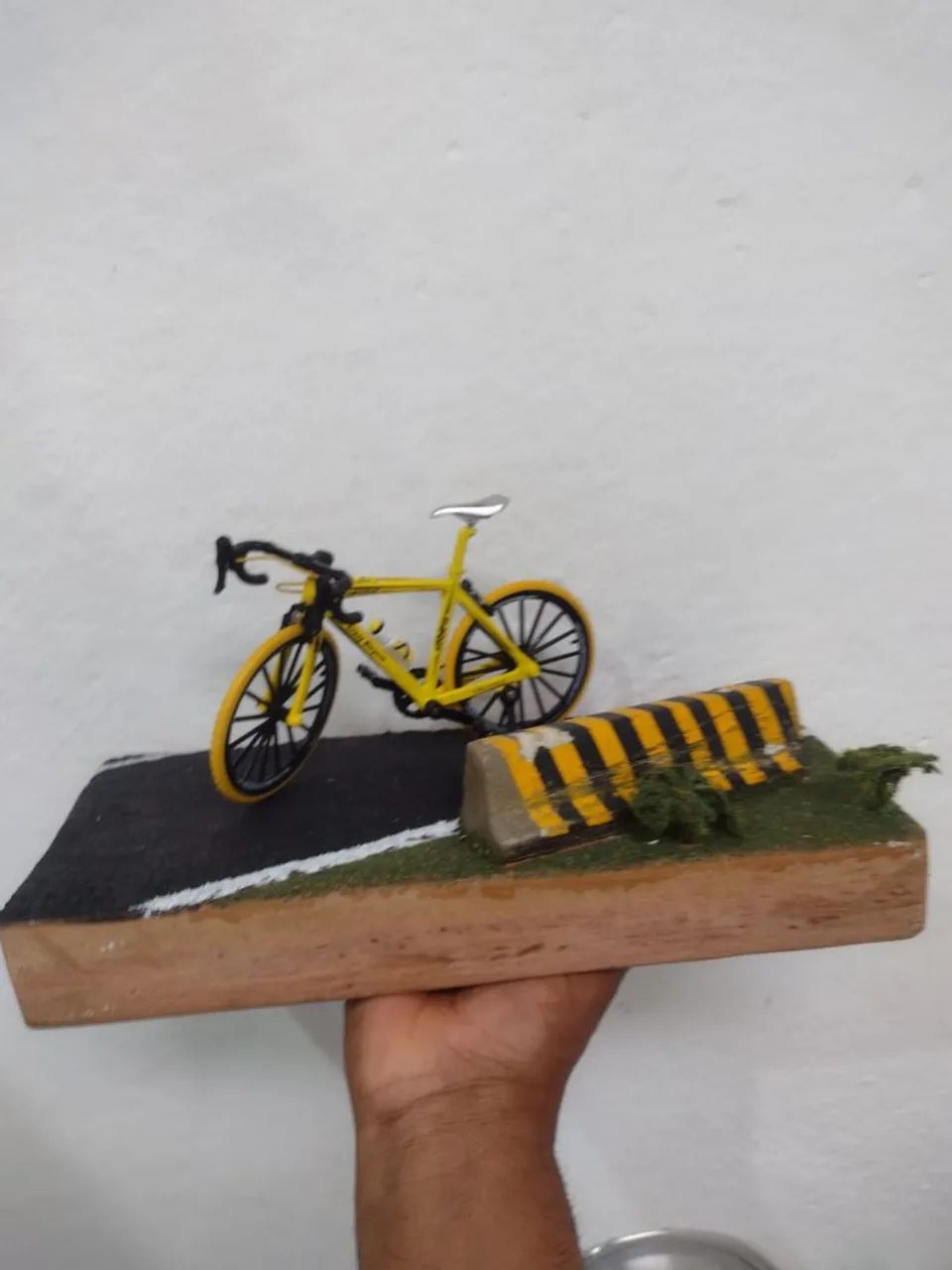 DIORAMA DE BICICLETA 