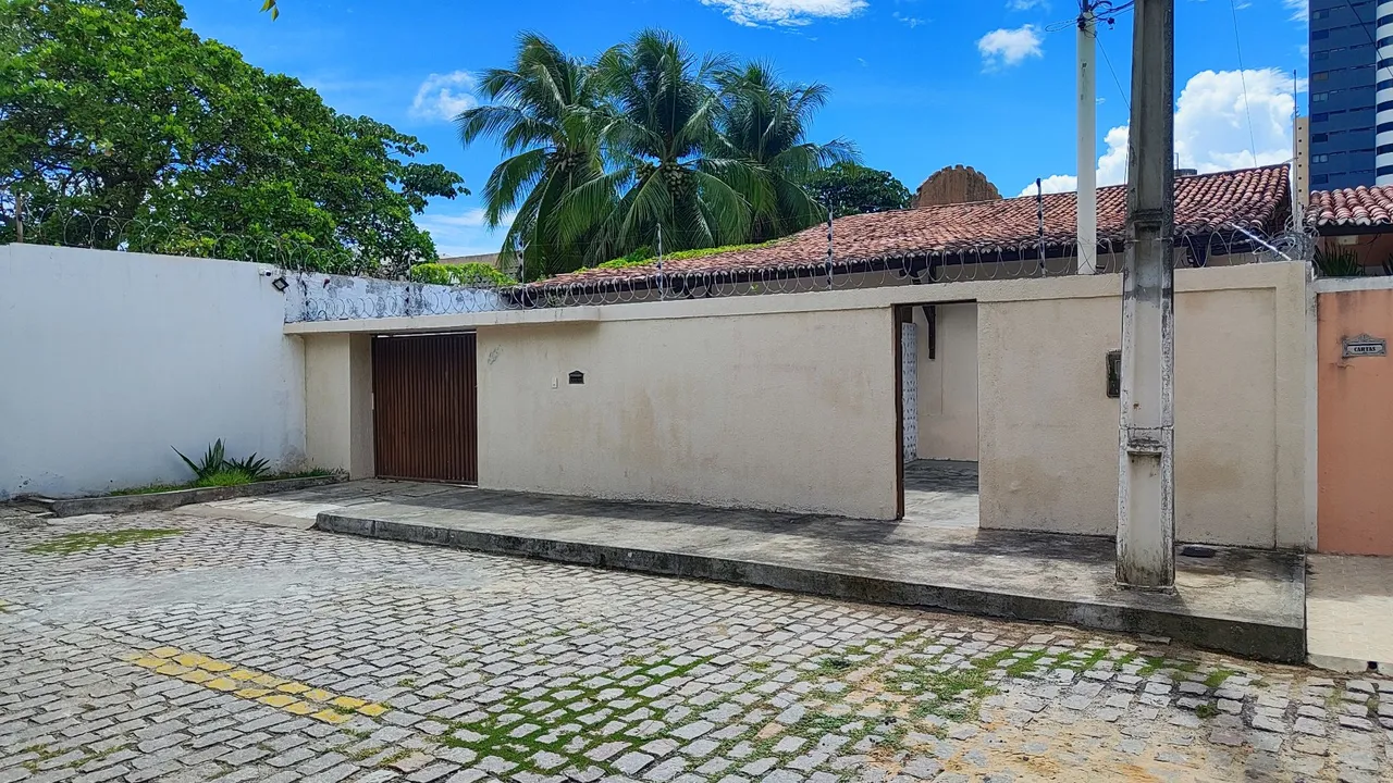 Espaçosa Casa para Aluguel no Coração de Lagoa Nova!