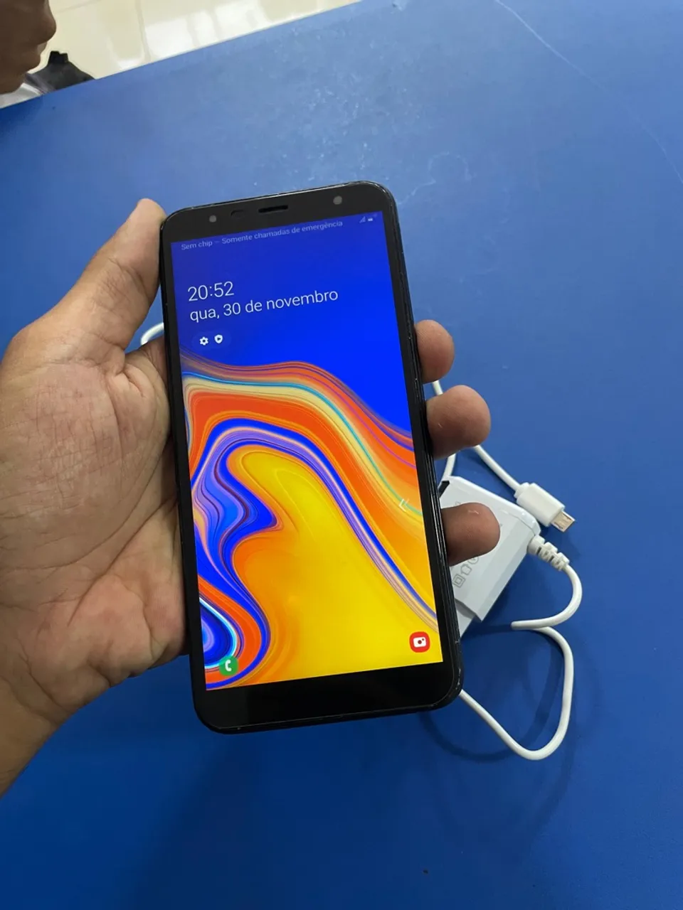Celular samsumg j6 plus com pelicula e carregador funcionando tudo normal