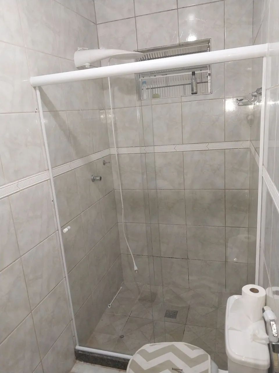 Shower enclosure64330444539779120