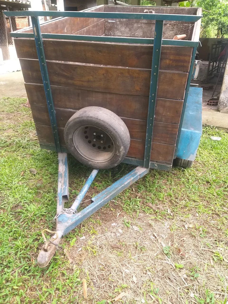 Carretinha de madeira para transporte semi nova - Foto 2