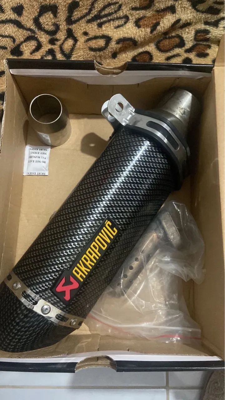 Escapamento Akrapovic Moto e alça para tanque - Foto 4