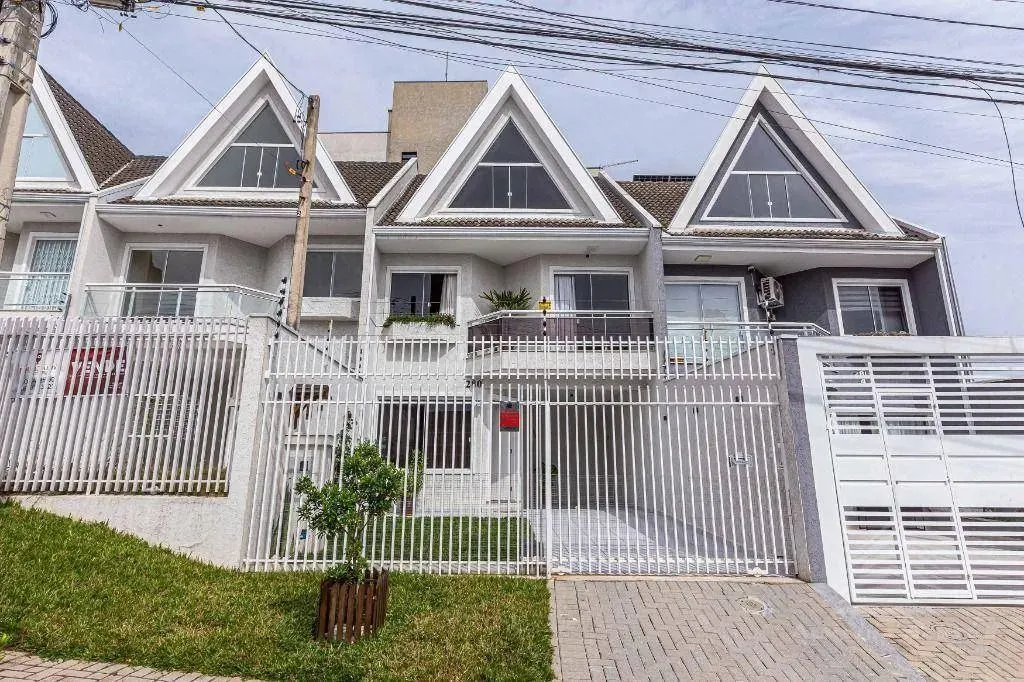 Sobrado Triplex com 4 dormitórios à venda, 137 m² por R$ 880.000 - Novo Mundo - Curitiba/P
