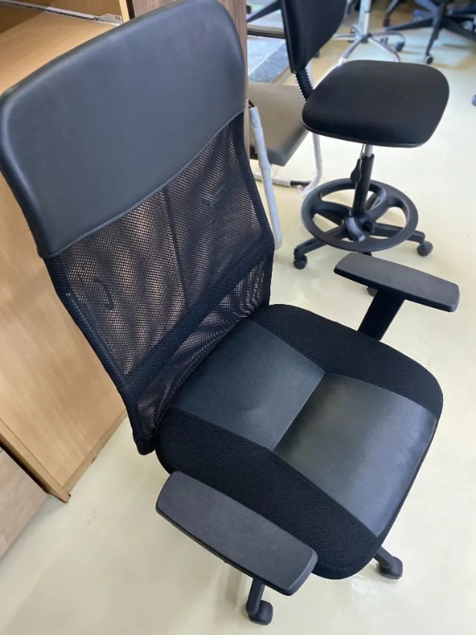 Cadeira Presidente W-58B C/ Braço SIX e Estrela de Nylon - Foto 5