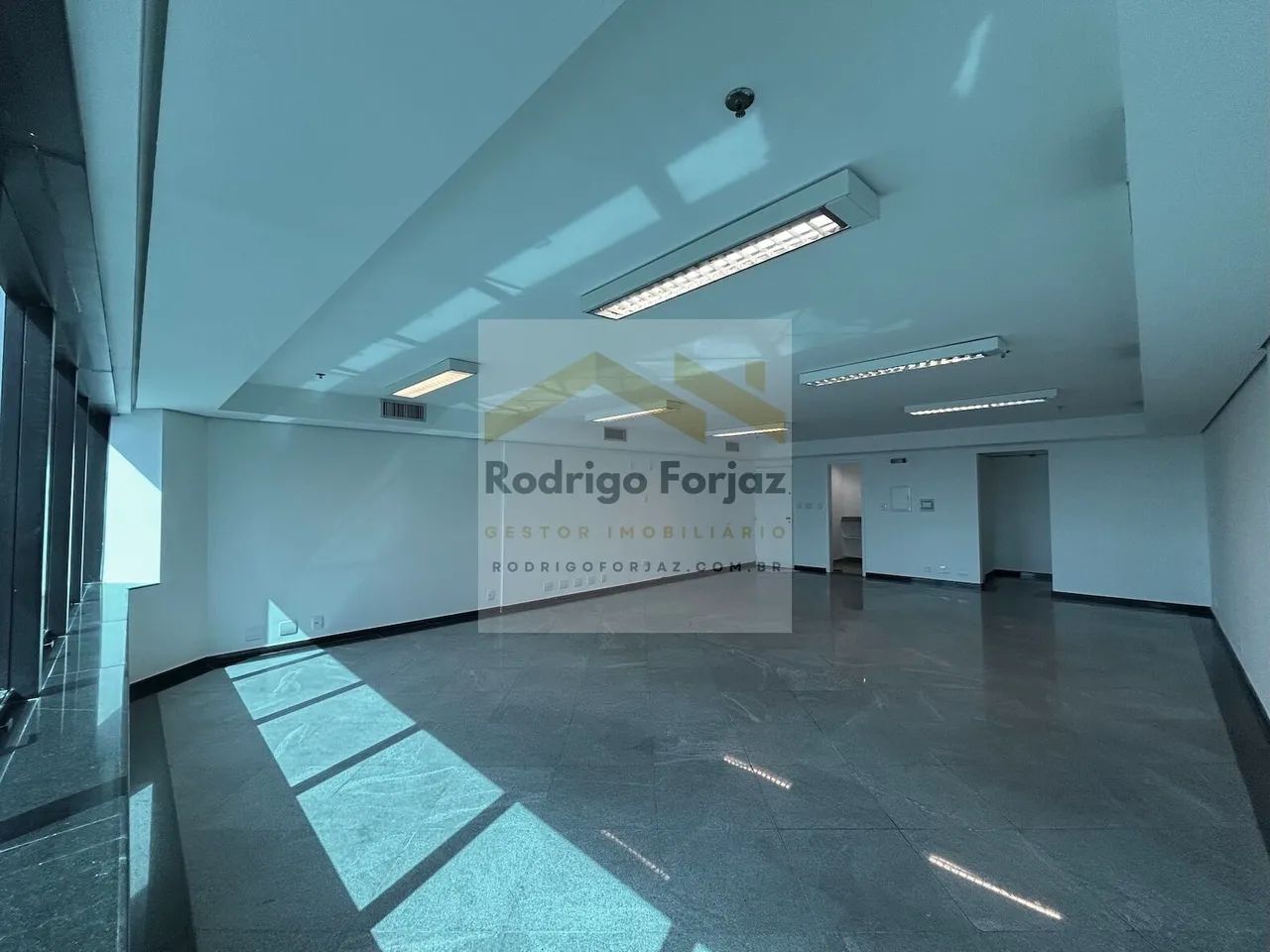Condomínio Eagle Point - SALA COMERCIAL EXCELENTE CUSTO x BENEFÍCIO (MELHOR DA REGIÃO) - V