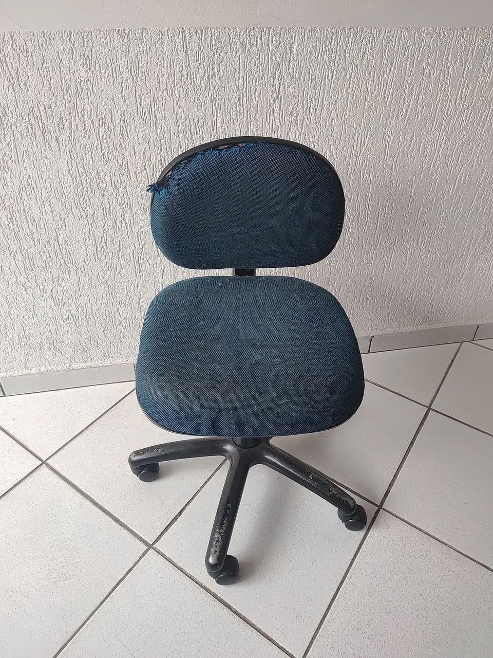 Cadeira escritório giratório azul para reforma e reparo - Foto 2