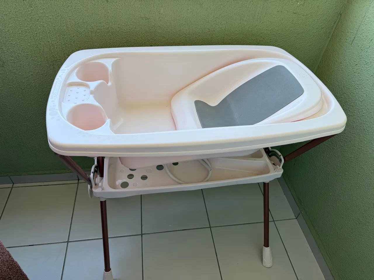 Banheira com suporte para bebê