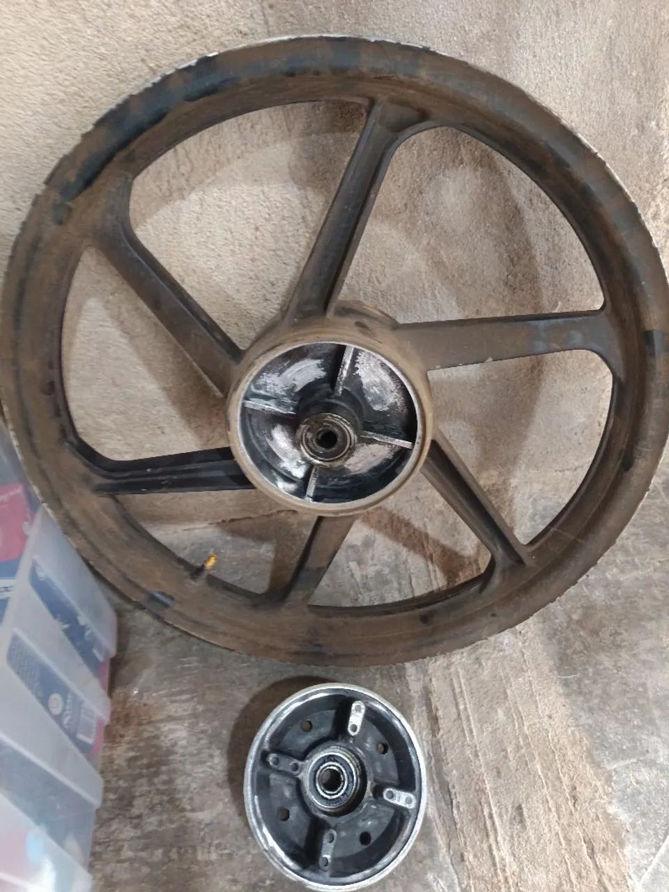 Roda de liga leve Fan 125 - Ótimo estado!