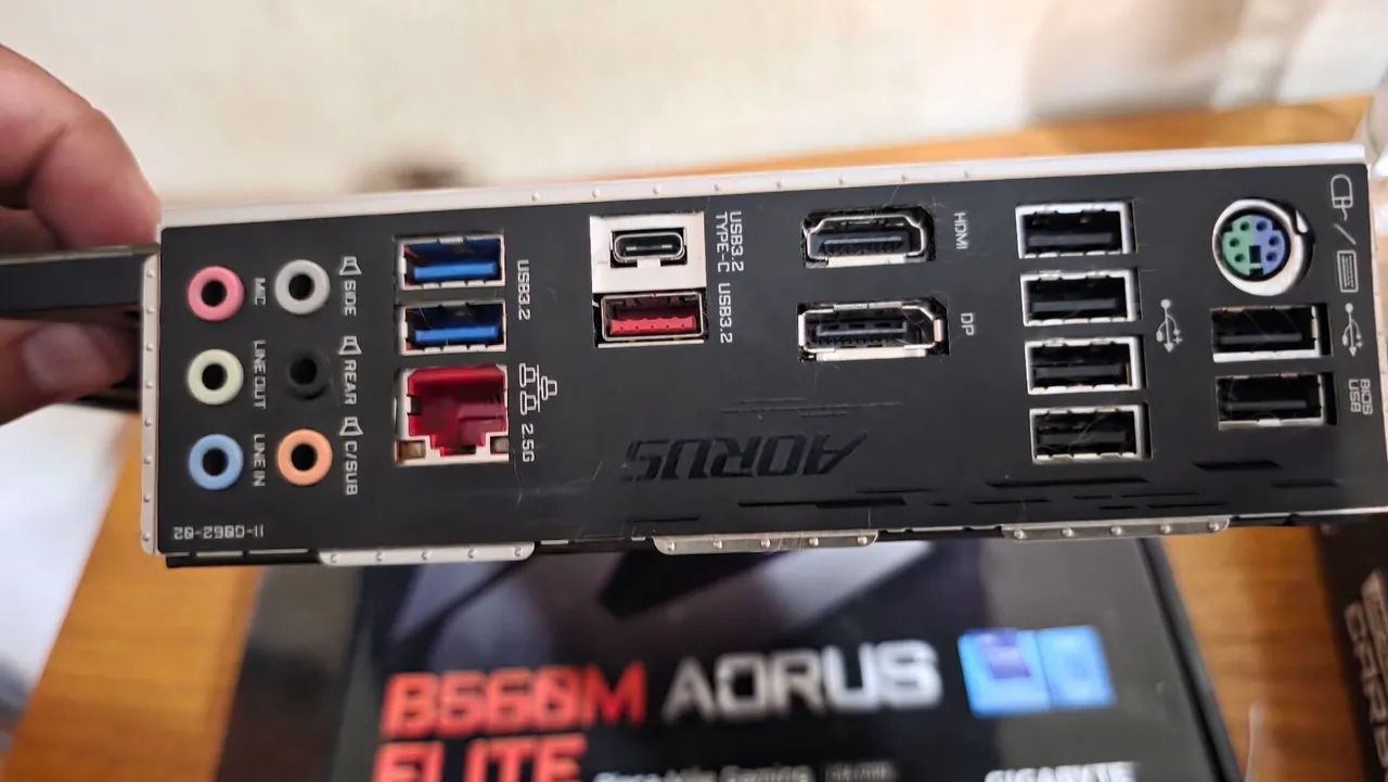 Placa-Mãe Gigabyte B560M Aorus Elite - Foto 3