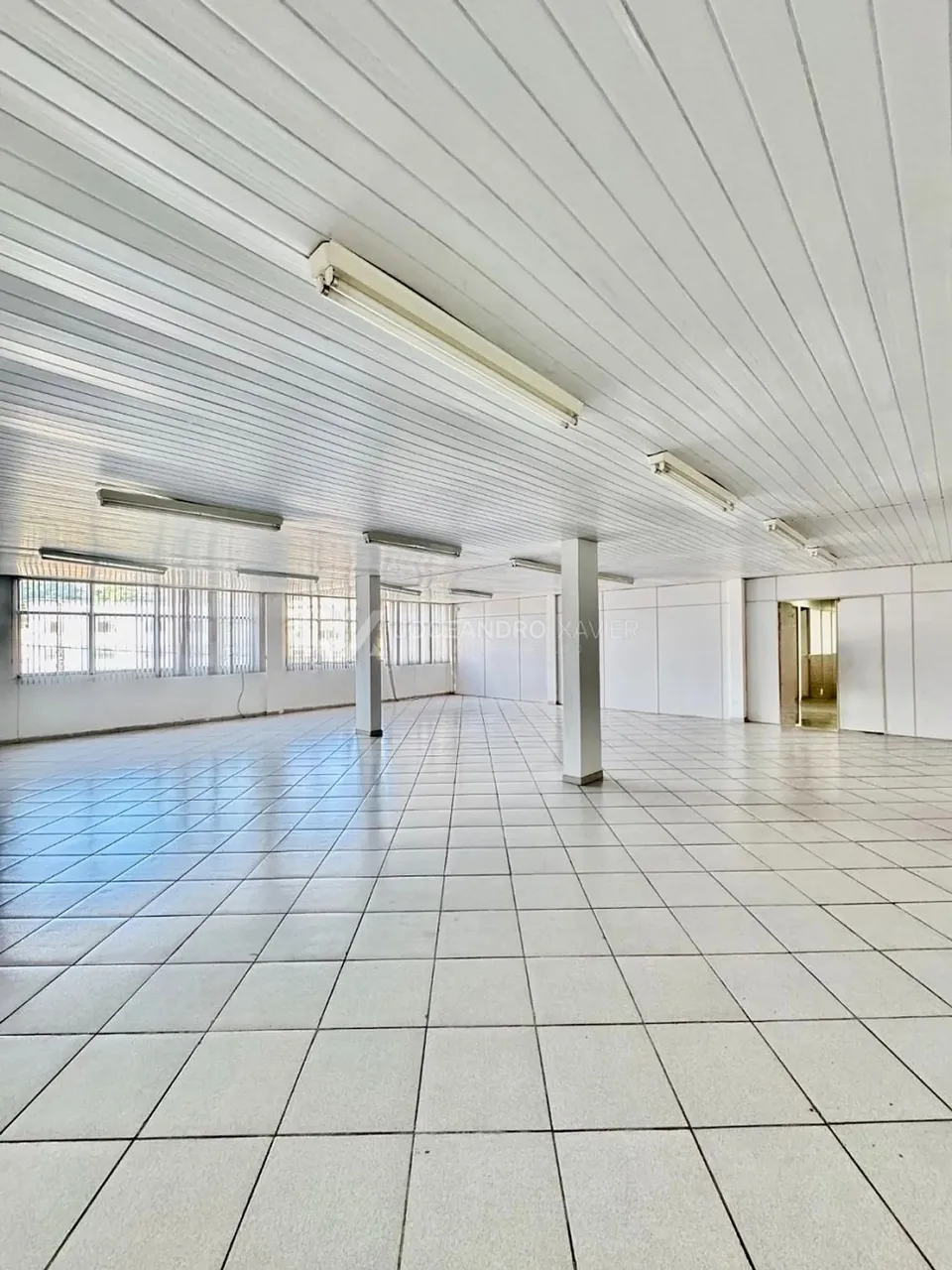 VILA VELHA - ALUGO ANDAR COMERCIAL DE 750M²