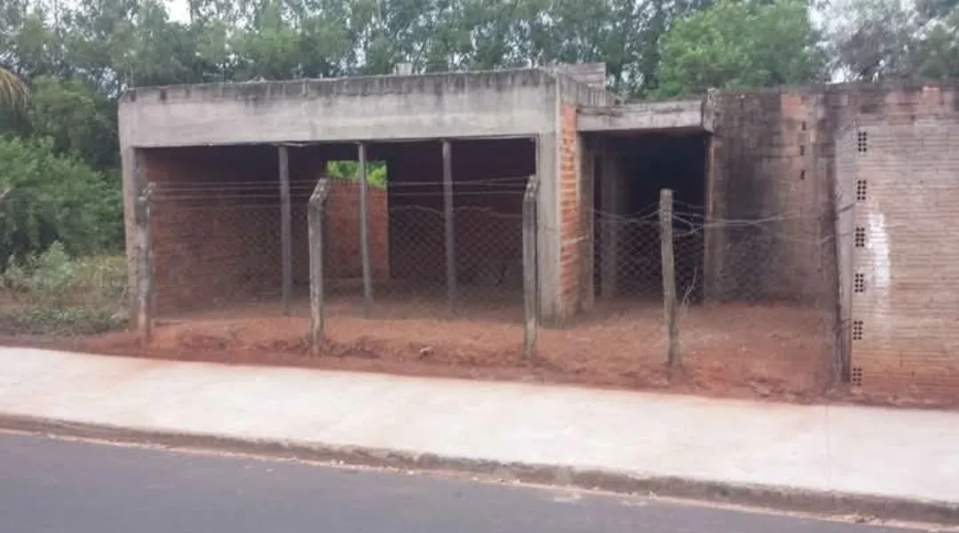 Casa chacara semi acabada