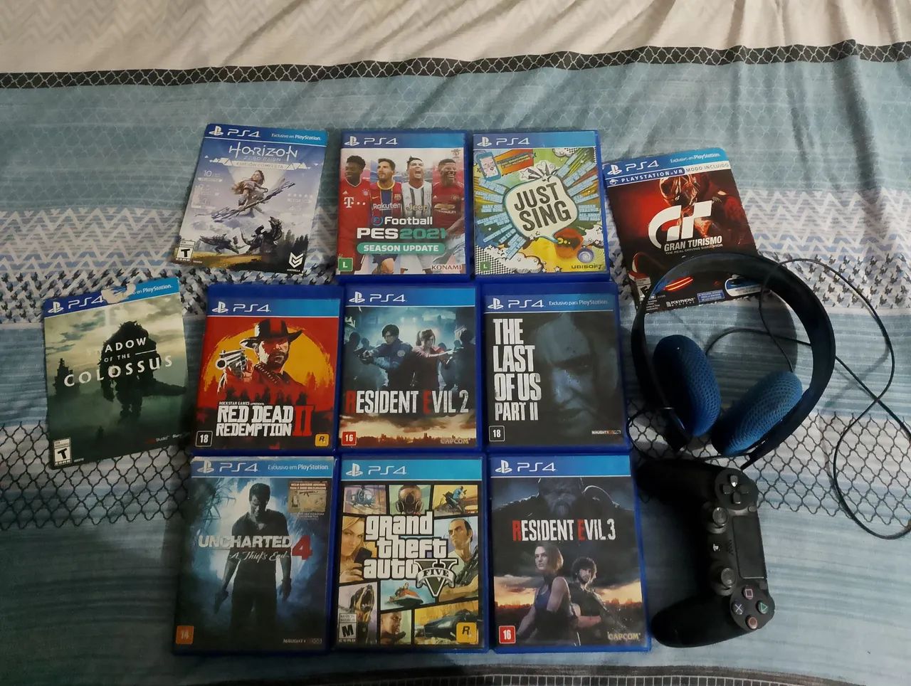 Vendo 11 jogos de pessoal e um fone e um CONTROLE ORIGINAL de PS4