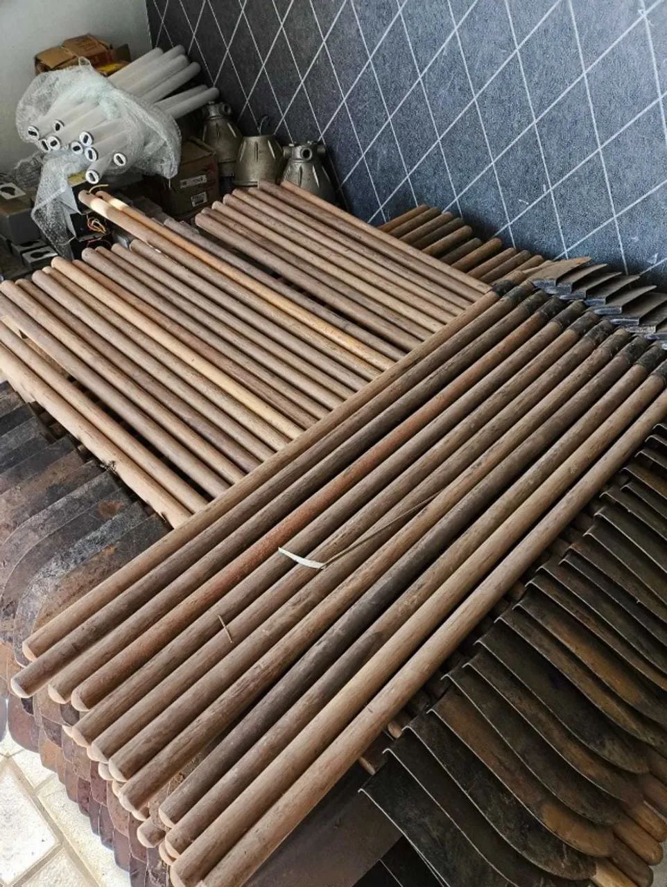 Pá Cortadeira/vanga De Bico Com Cabo Reto Longo 120 cm - Foto 3
