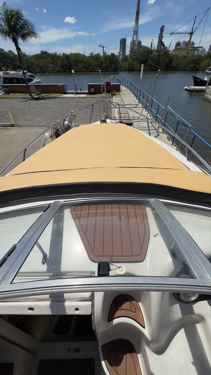 Barco Runner 26 pés 2001 com 400 horas 