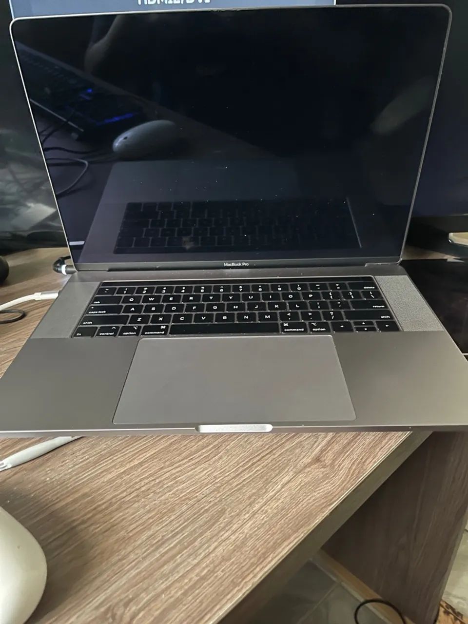 MacBook Pro 15 polegadas A1990 NÃO LIGA