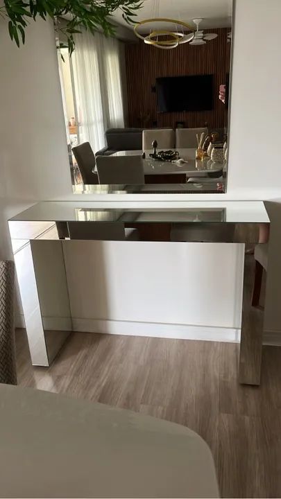 Aparador com espelho 