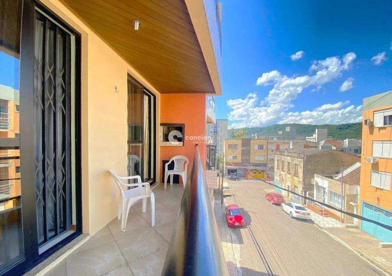 No Centro de Santa Maria - amplo apartamento de 01 dormitório com sacada e churrasqueira e