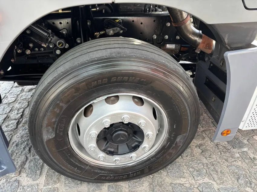 MERCEDES-BENZ AXOR 2544 440 6X2 2021/2021. - Foto 3