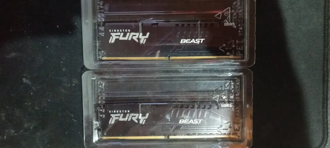 Memória RAM Kingston Fury Beast, 16GB, 5600MHz, DDR5, CL40, para Intel XMP, Preto - KF556C