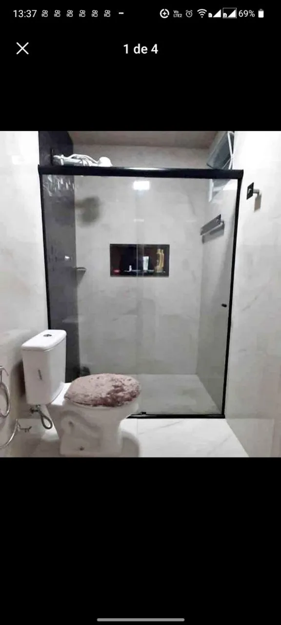 Box para banheiro com detalhes em preto
