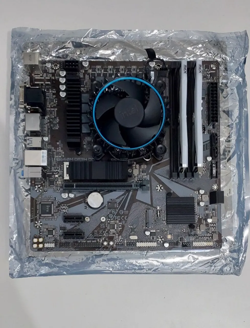 Kit Intel Core i5 12400f + Gigabyte b660m ds3h + 16gb ddr4 3600mhz xpg spectrix d60g