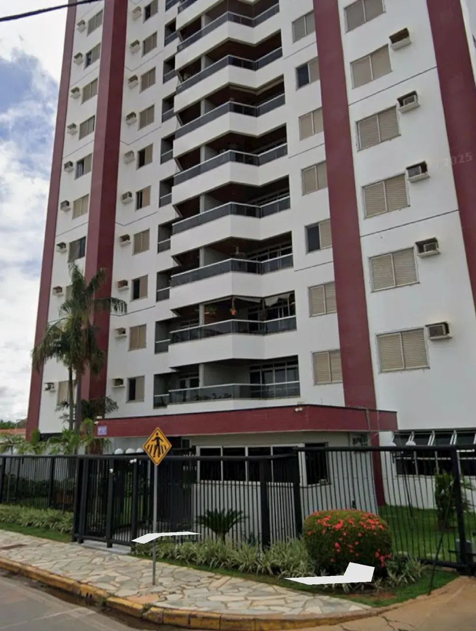 APARTAMENTO ED. RAVENA, 4 QUARTOS, 1 SUÍTE, C/ ARMÁRIOS E AR, REGIÃO CENTRO DE VÁRZEA GRAN