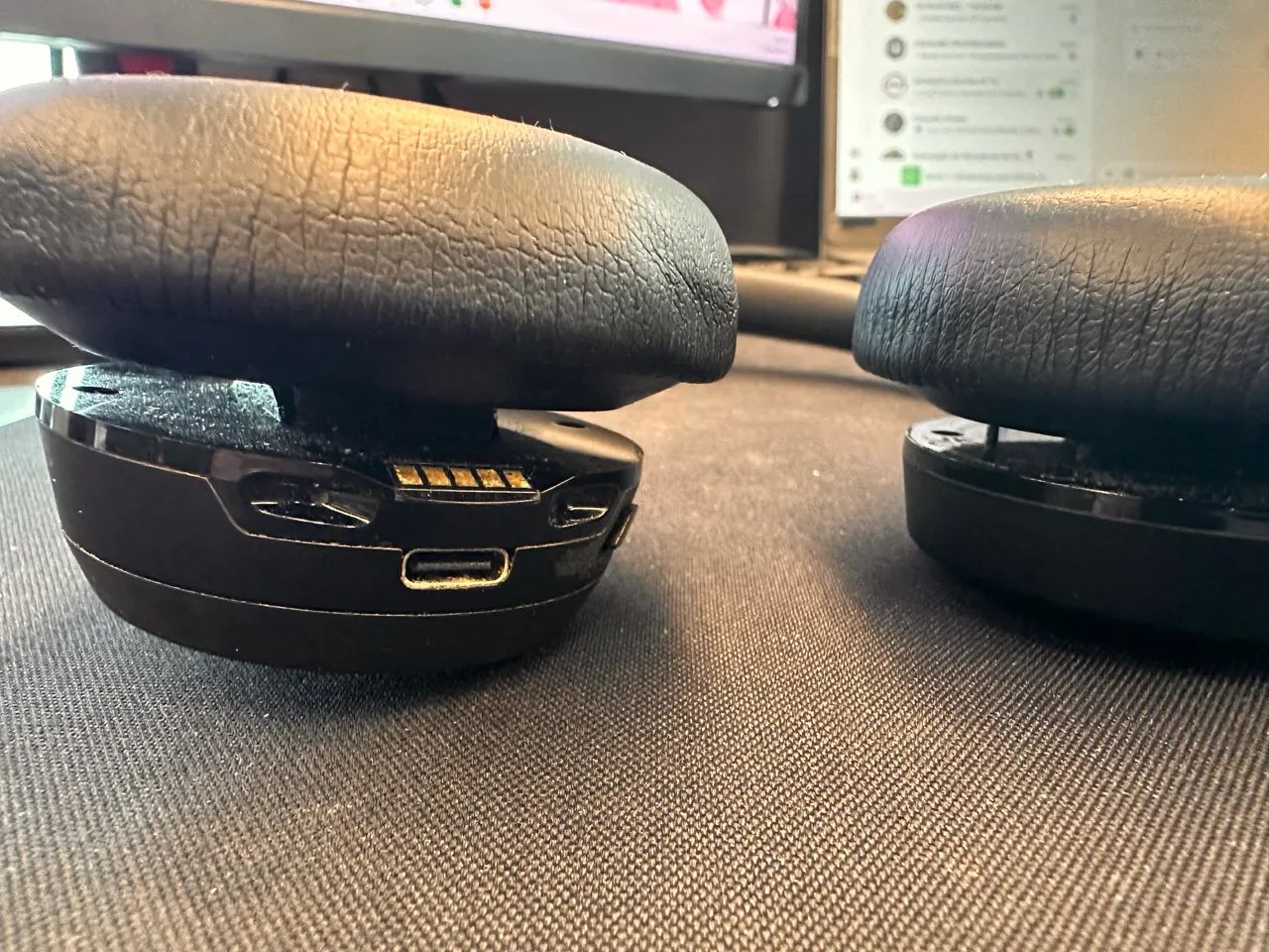 Headset Poly Voyager V4320 - Bluetooth - Cancelamento de Ruído Ativo - Foto 2