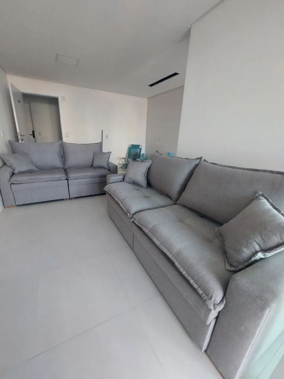 Sofá com bau slim otimiza muito seu espaço  - Foto 2