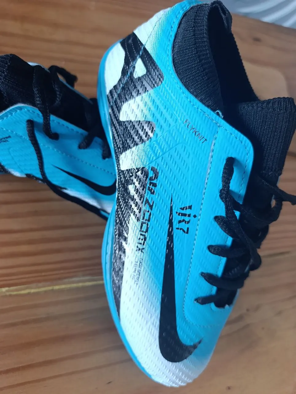 Chuteiras Nike Futsal com Design Moderno