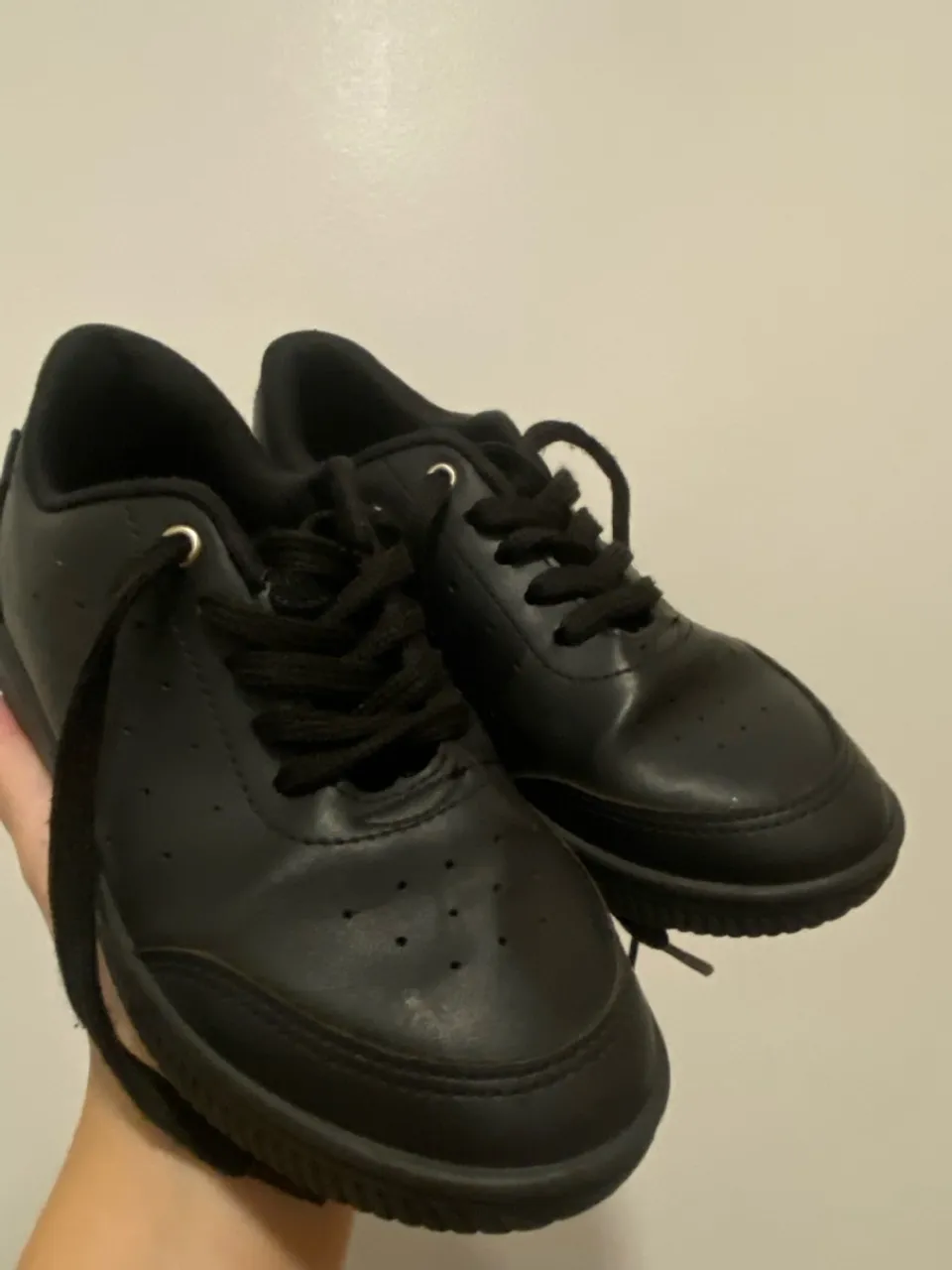 Vendo sapato preto criança
